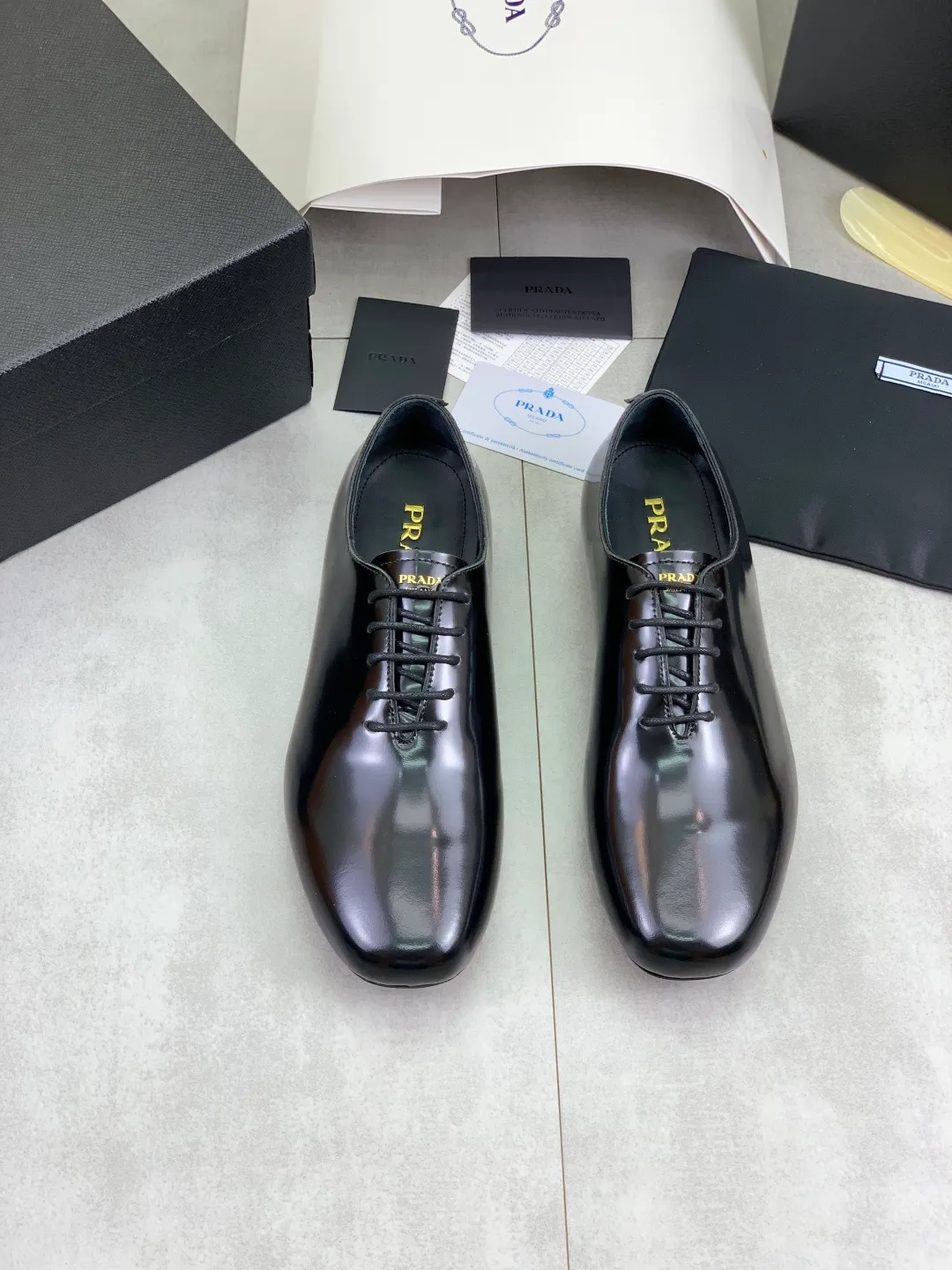 Men's shoes 💰P680 new style 💰 💎💎💎water dyed cowhide original quality PRADA —🆘.Prada Original order purchase, high-end business leather shoes, fabric: Made of Italian imported calfskin with color-brushed edges➕water-dyed cow lining/cowhide lining➕Specially available original outsole, fine workmanship, real product^_^photographed🎬size: 39-44 (38 45 custom-made)